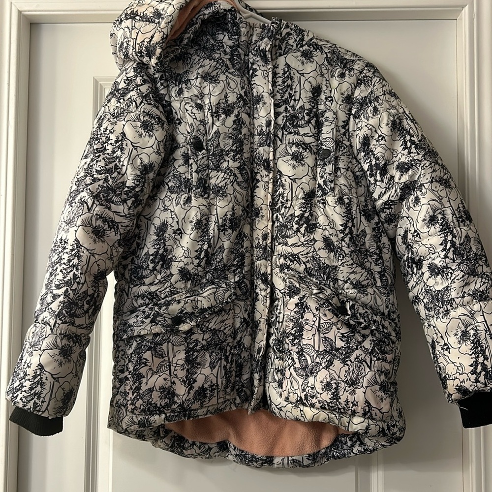 Keep your Princess Warm this Winter ❄️.  Girls XL Puffer Winter Jacket